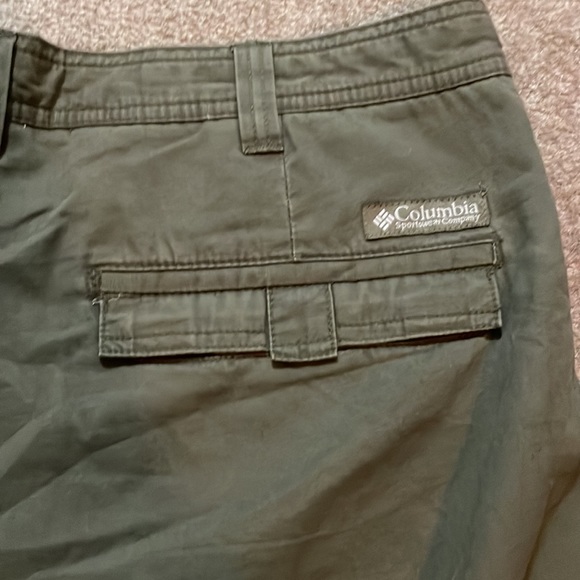 Green columbia shorts - Picture 4 of 4